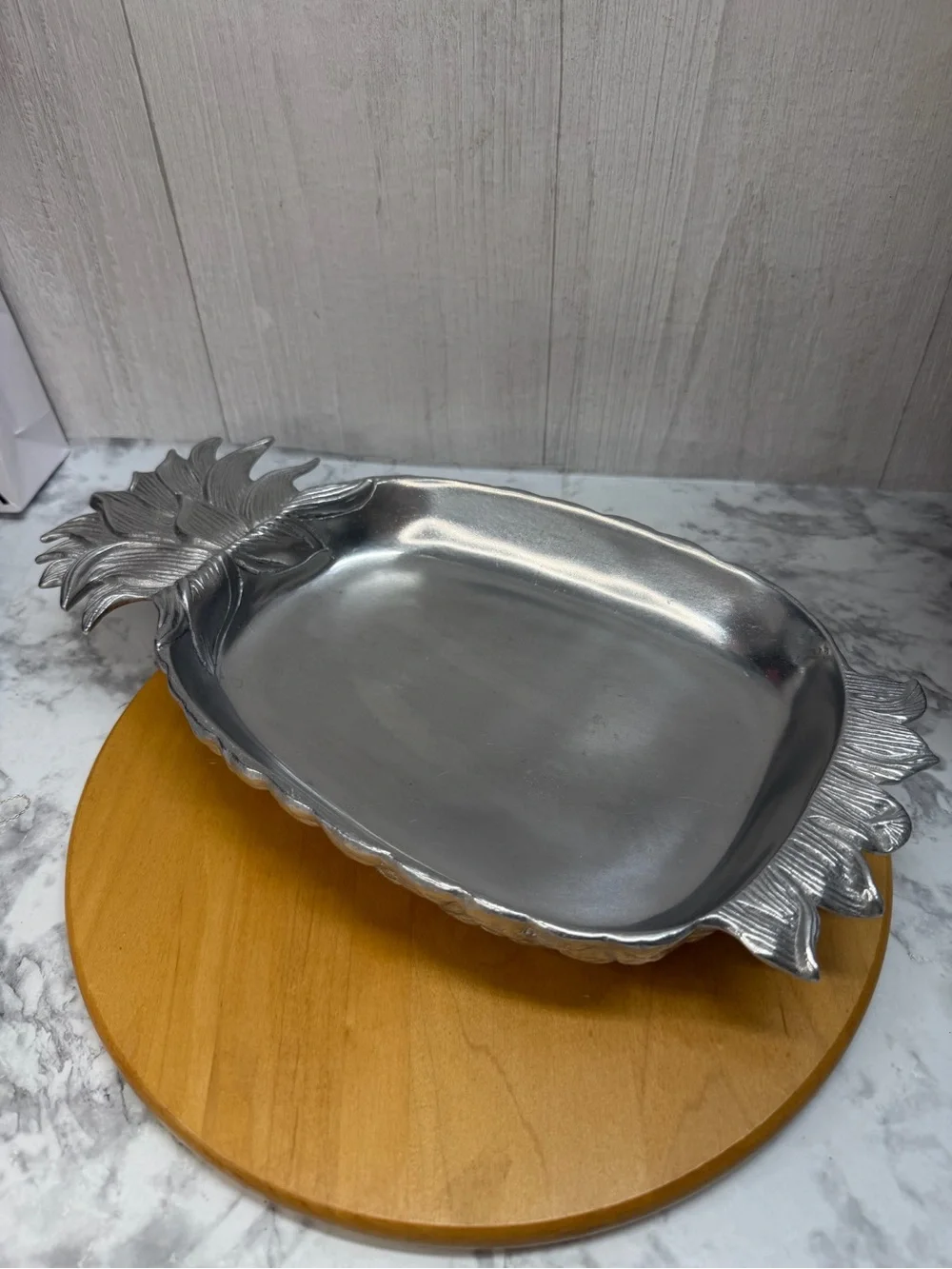 BELAVERRA Pineapple Metal Serving Tray Dish Bowl Centerpiece HTF piece 14x7.25